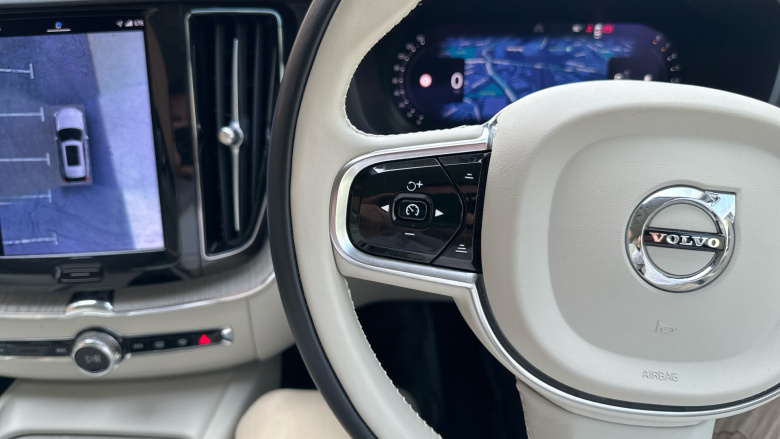 Volvo XC60 2.0 B5P Plus Dark 5dr AWD Geartronic Petrol Estate